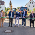 Bereichsleiter Wasserwerke Zwickau Ronald Braune, Landtagsabgeordneter Heiko Gumprecht, Landrat Carsten Michaelis, Landtagsabgeordneter Jan Löffler und Oberbürgermeister Sören Kristensen bei der symbolischen Freigabe der Straße